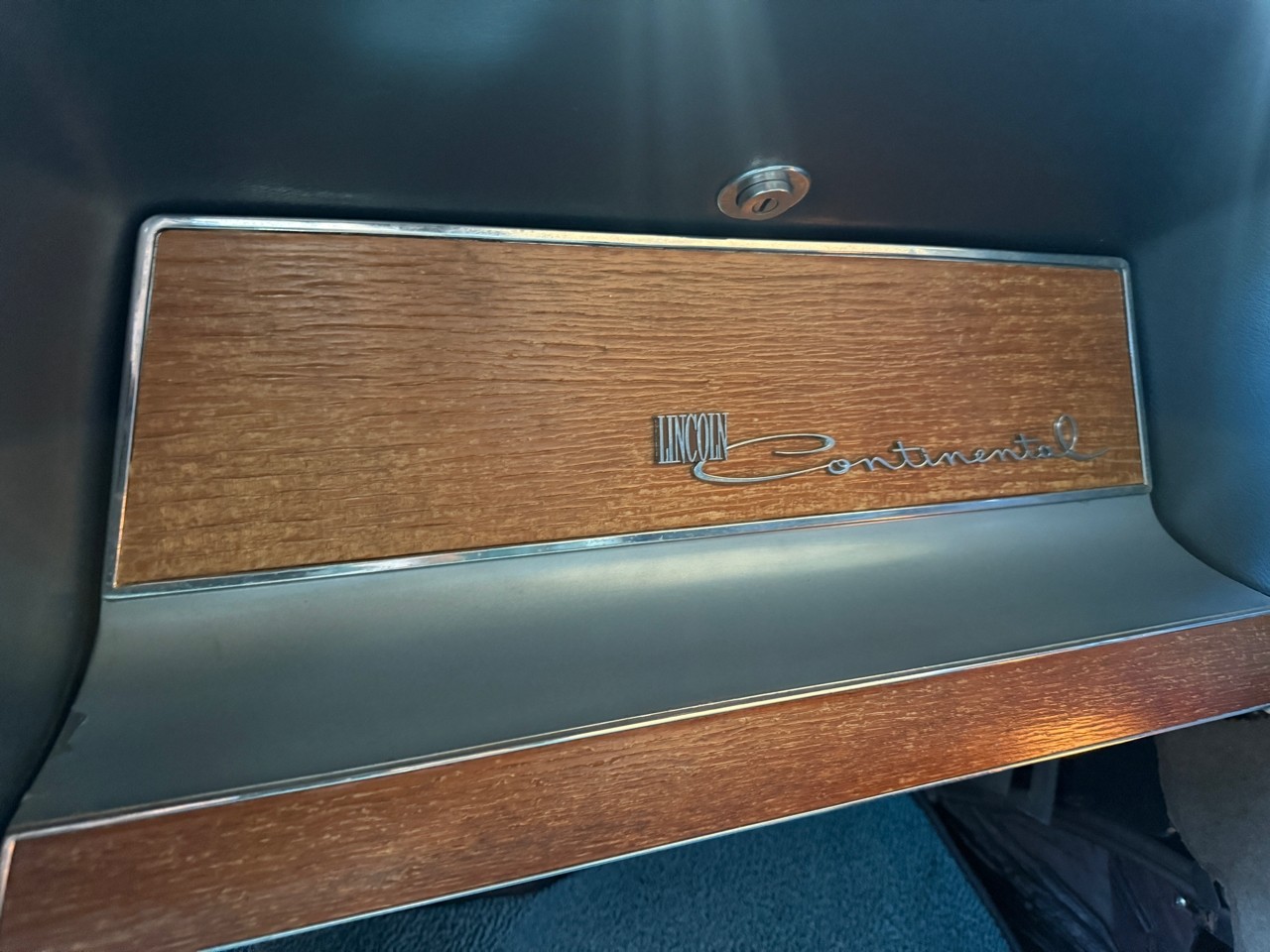 Lincoln-Continental-1962-Classic-Car-24