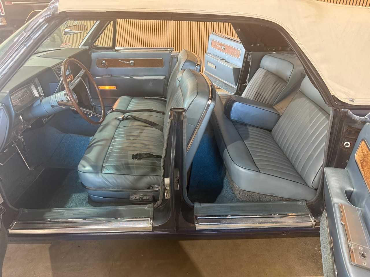 Lincoln-Continental-1962-Classic-Car-26