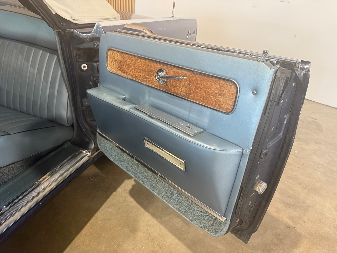 Lincoln-Continental-1962-Classic-Car-27