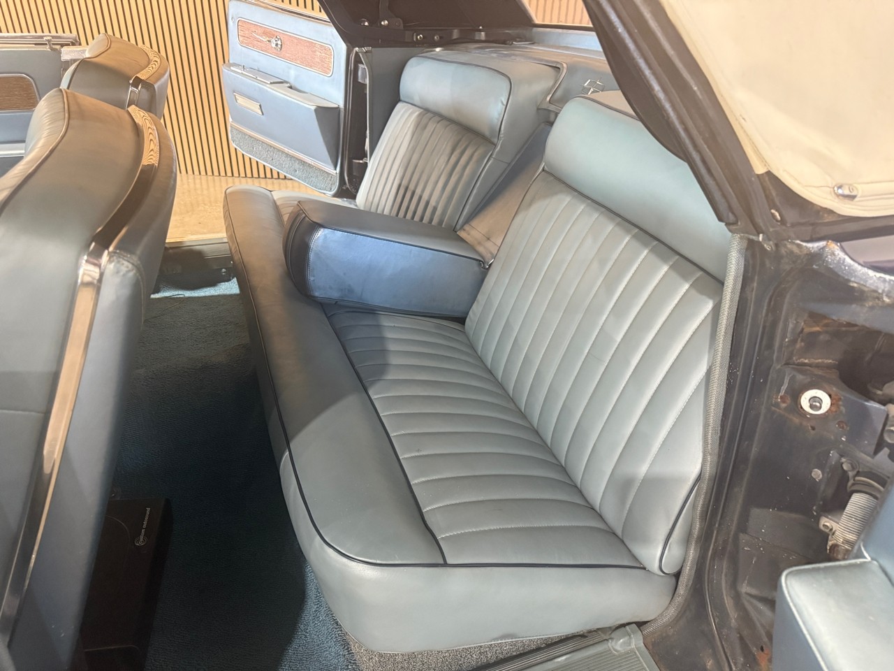 Lincoln-Continental-1962-Classic-Car-28