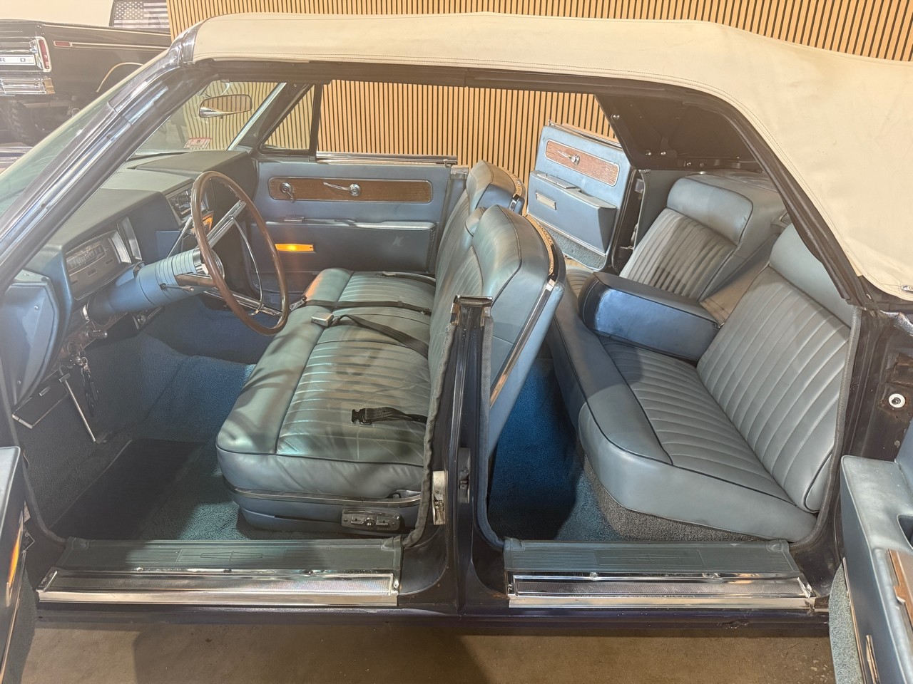 Lincoln-Continental-1962-Classic-Car-29