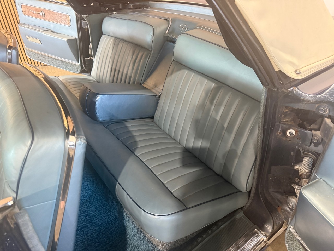 Lincoln-Continental-1962-Classic-Car-30