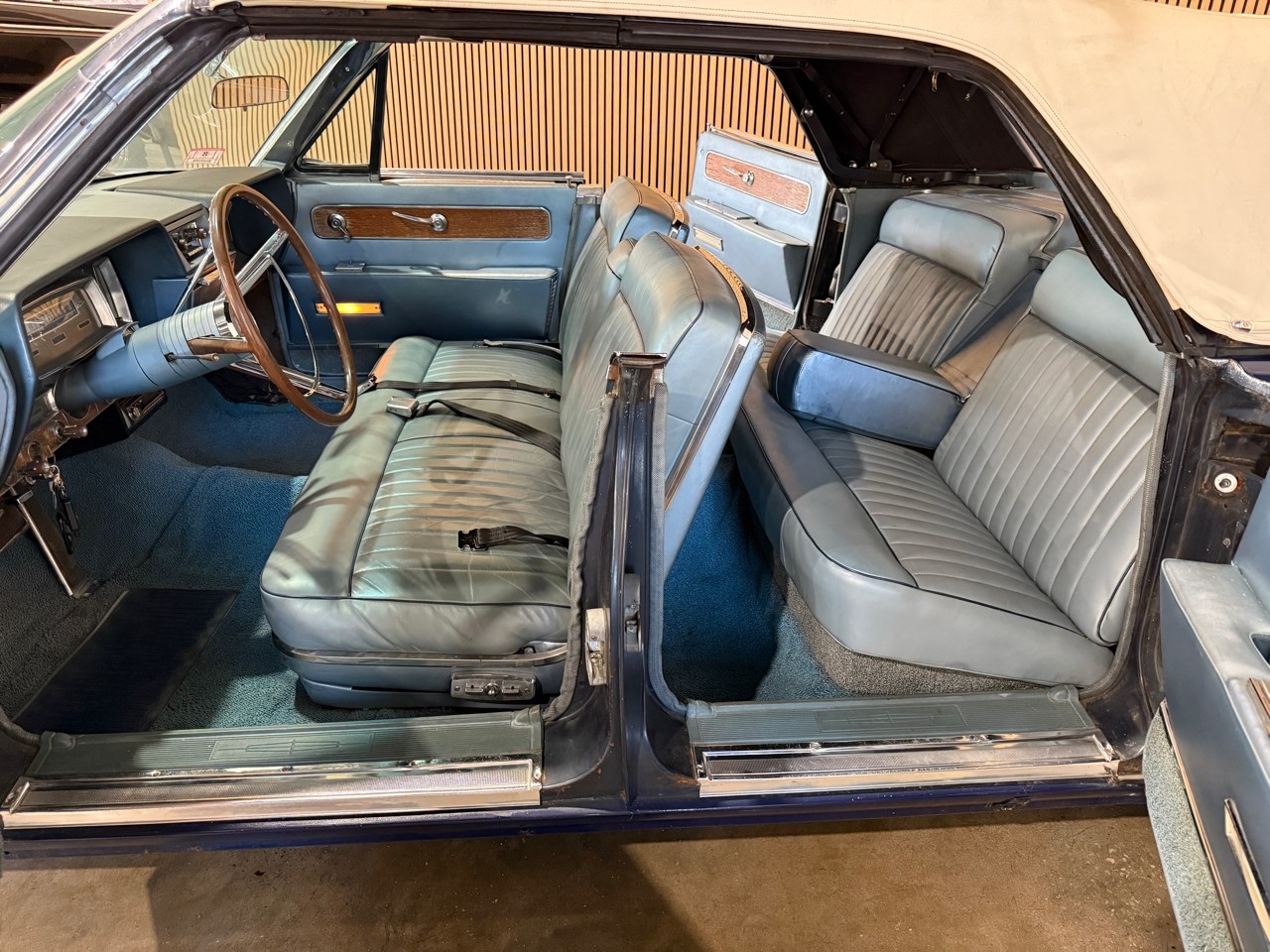 Lincoln-Continental-1962-Classic-Car-31