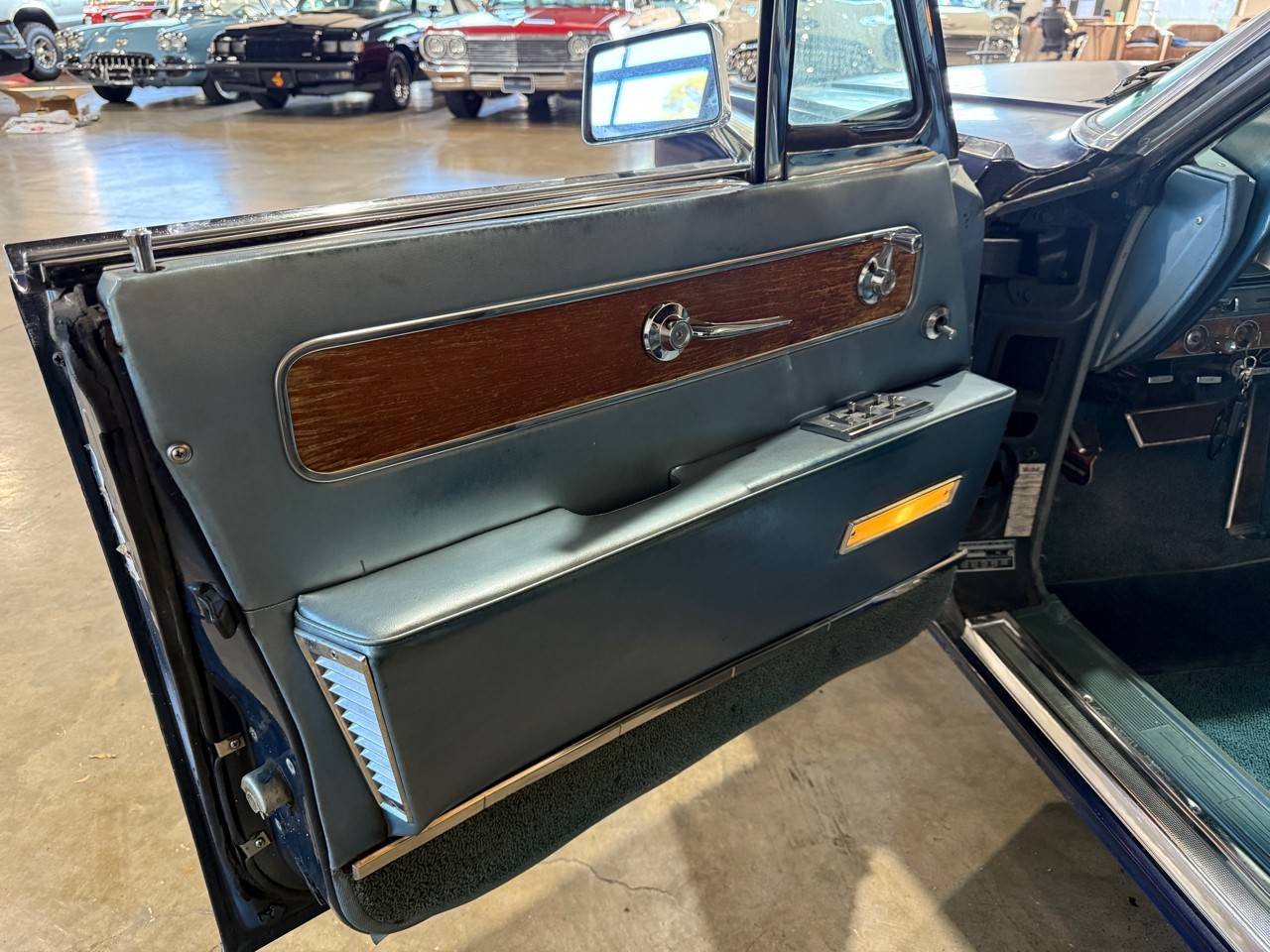 Lincoln-Continental-1962-Classic-Car-32