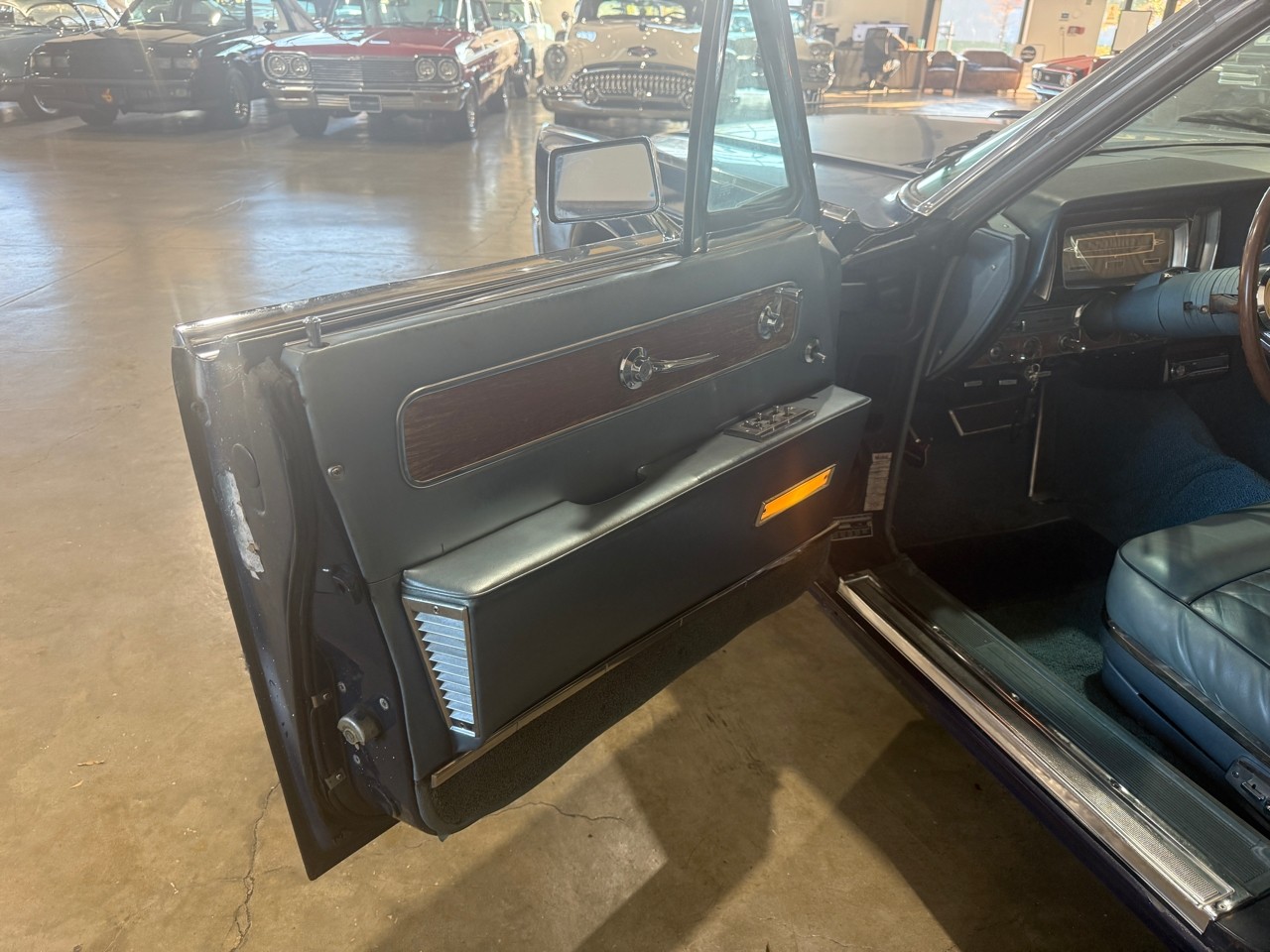 Lincoln-Continental-1962-Classic-Car-33