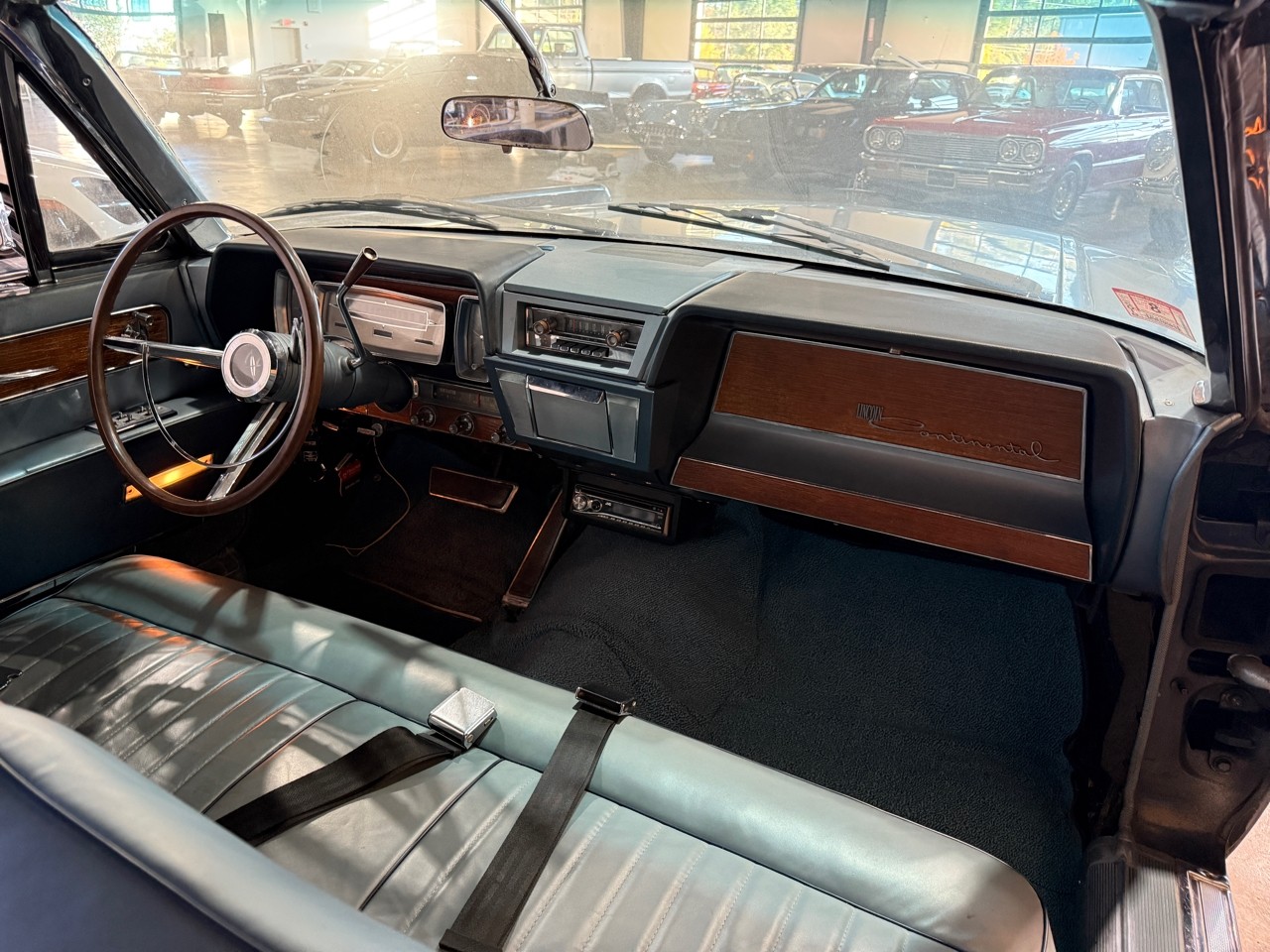 Lincoln-Continental-1962-Classic-Car-39