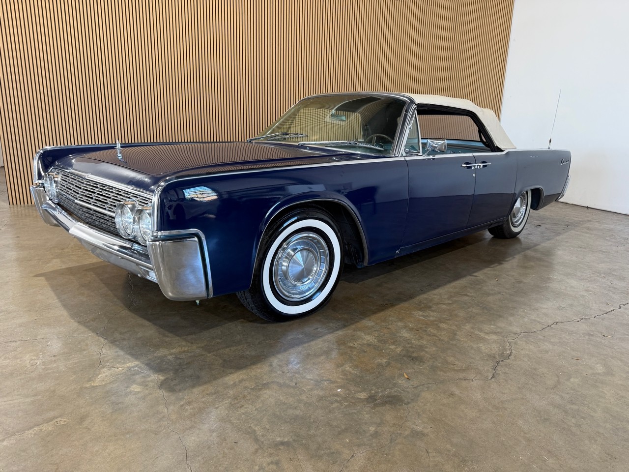 Lincoln-Continental-1962-Classic-Car
