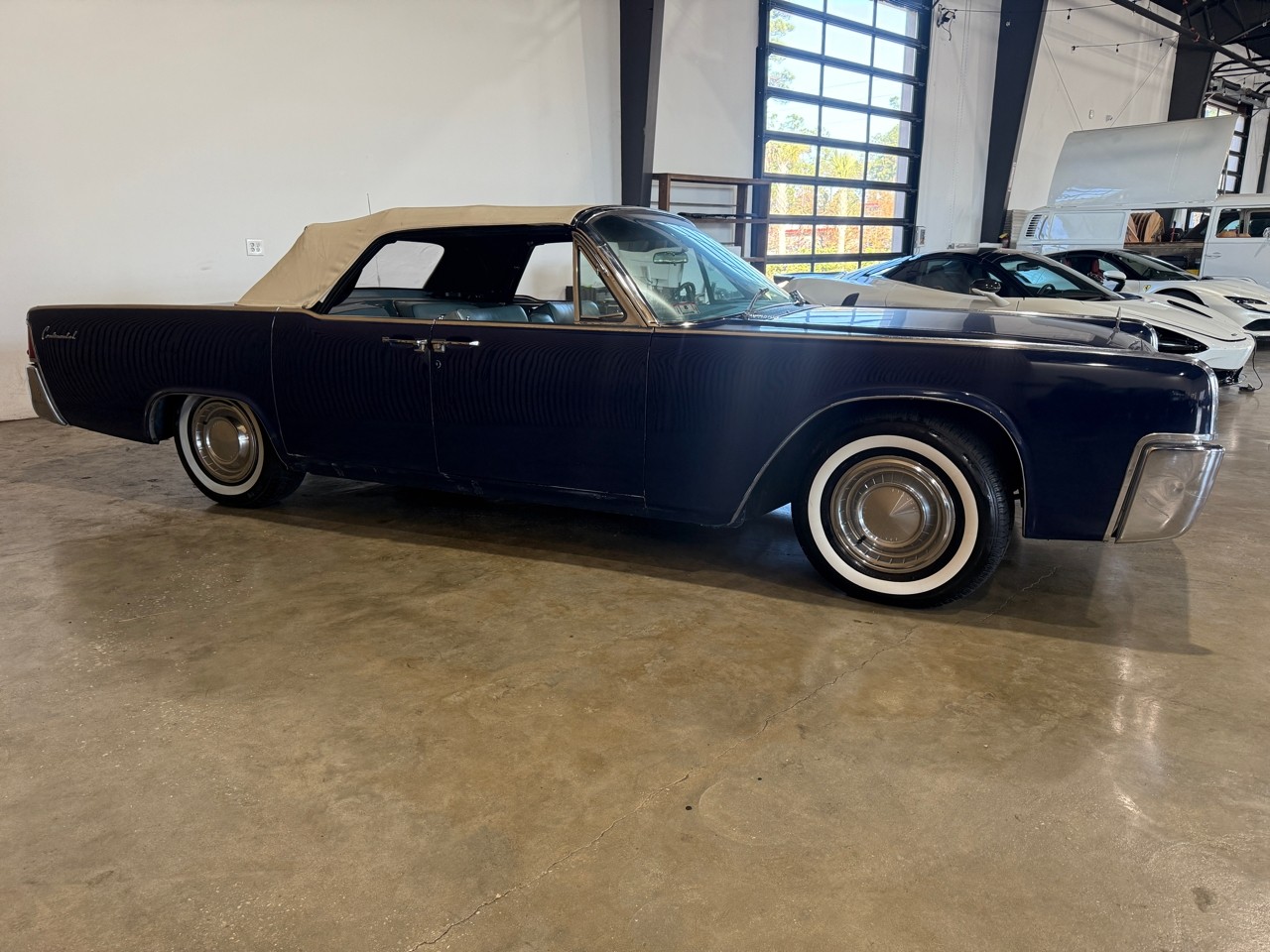 Lincoln-Continental-1962-Classic-Car-5