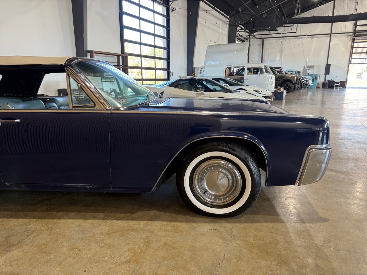 Lincoln-Continental-1962-Classic-Car-6