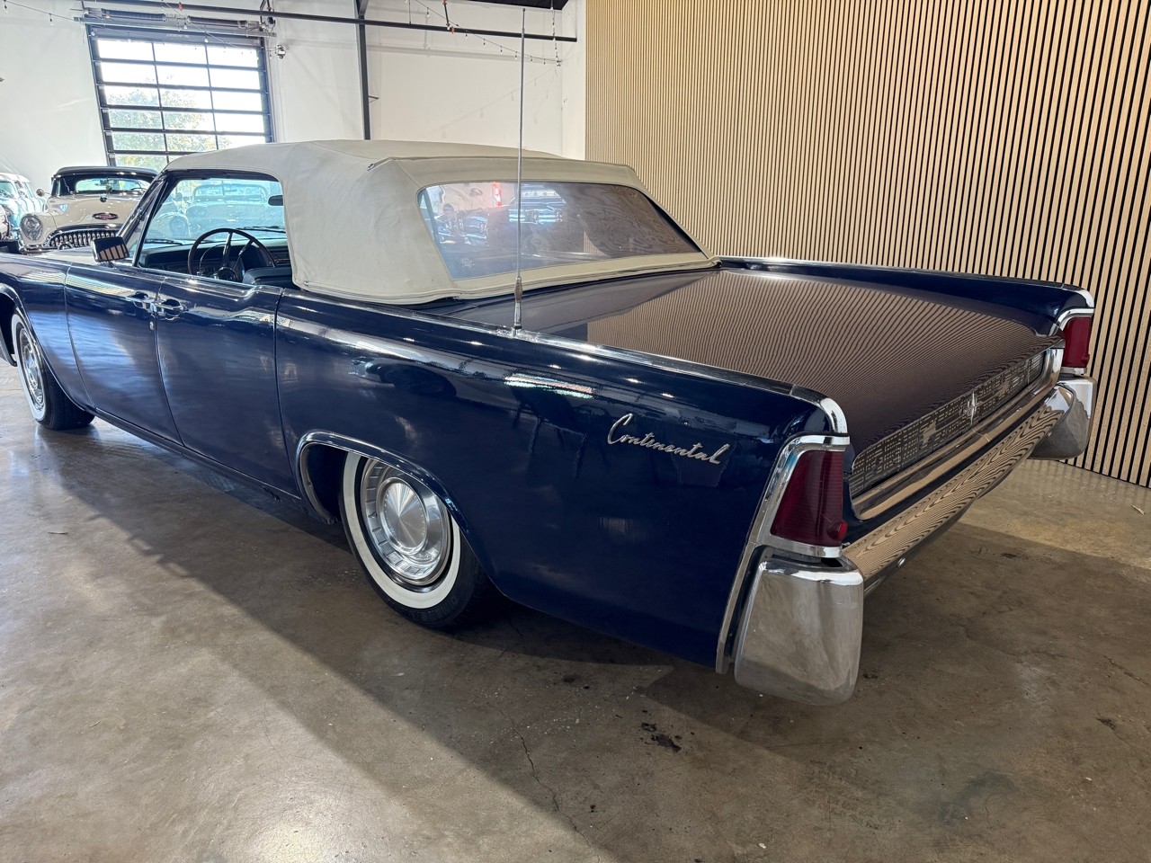 Lincoln-Continental-1962-Classic-Car-7