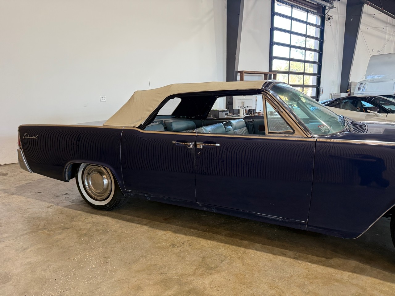 Lincoln-Continental-1962-Classic-Car-9