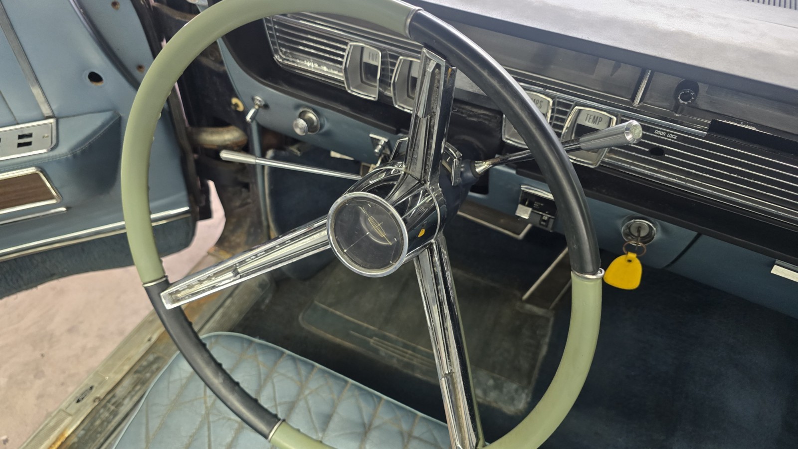 Lincoln-Continental-1965-Convertible-16