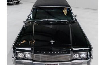 Lincoln-Continental-1967-Sedan-10