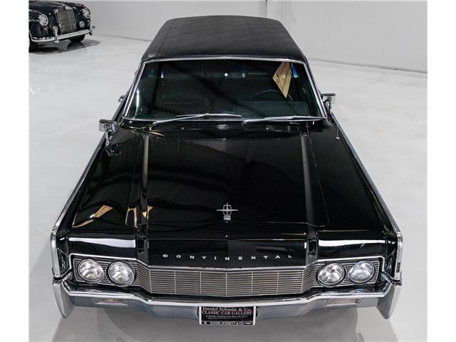 Lincoln-Continental-1967-Sedan-10