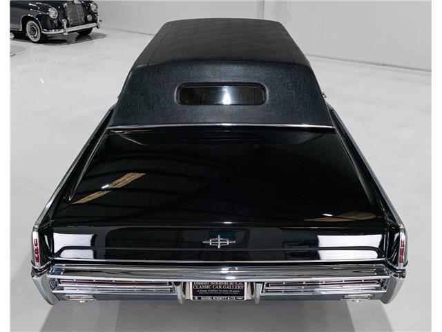 Lincoln-Continental-1967-Sedan-11