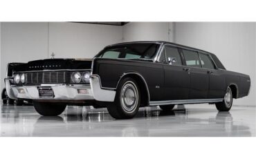 Lincoln-Continental-1967-Sedan-12