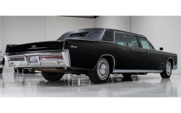 Lincoln-Continental-1967-Sedan-13