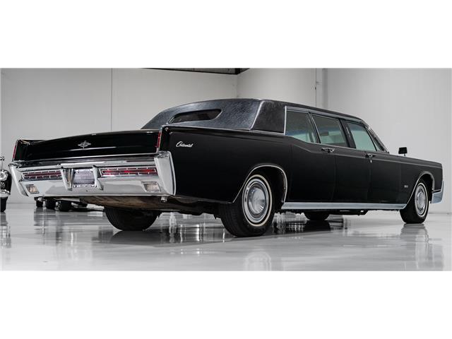 Lincoln-Continental-1967-Sedan-13