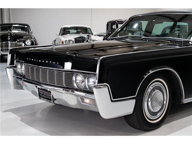 Lincoln-Continental-1967-Sedan-14