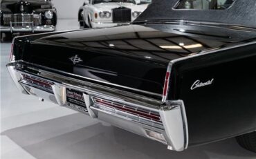 Lincoln-Continental-1967-Sedan-15