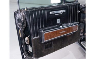 Lincoln-Continental-1967-Sedan-16