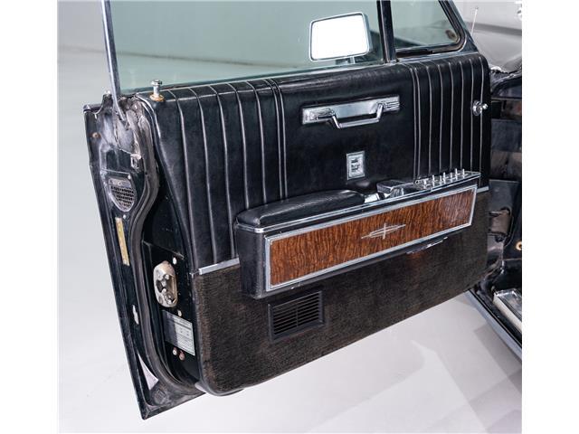 Lincoln-Continental-1967-Sedan-16