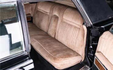 Lincoln-Continental-1967-Sedan-19