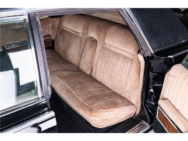 Lincoln-Continental-1967-Sedan-19