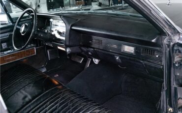 Lincoln-Continental-1967-Sedan-21