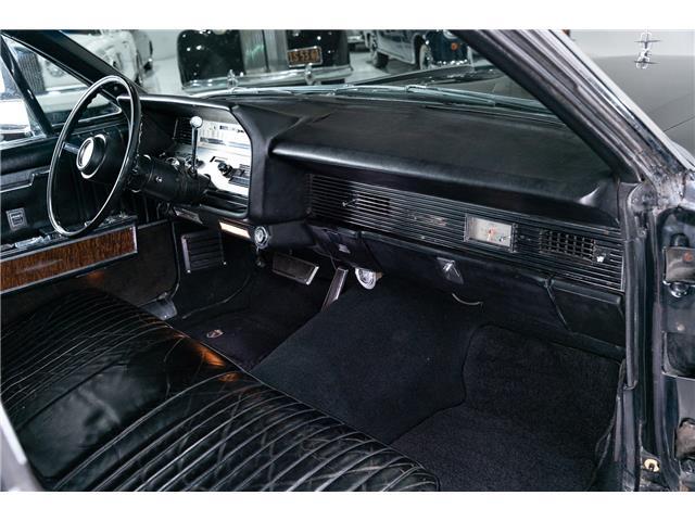 Lincoln-Continental-1967-Sedan-21
