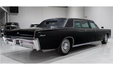 Lincoln-Continental-1967-Sedan-5