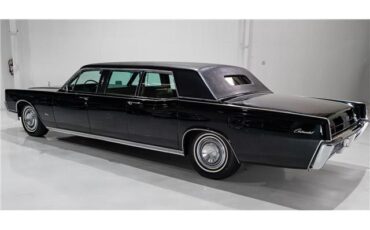 Lincoln-Continental-1967-Sedan-7
