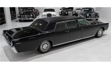 Lincoln-Continental-1967-Sedan-9