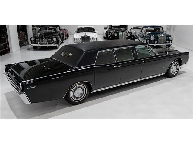 Lincoln-Continental-1967-Sedan-9