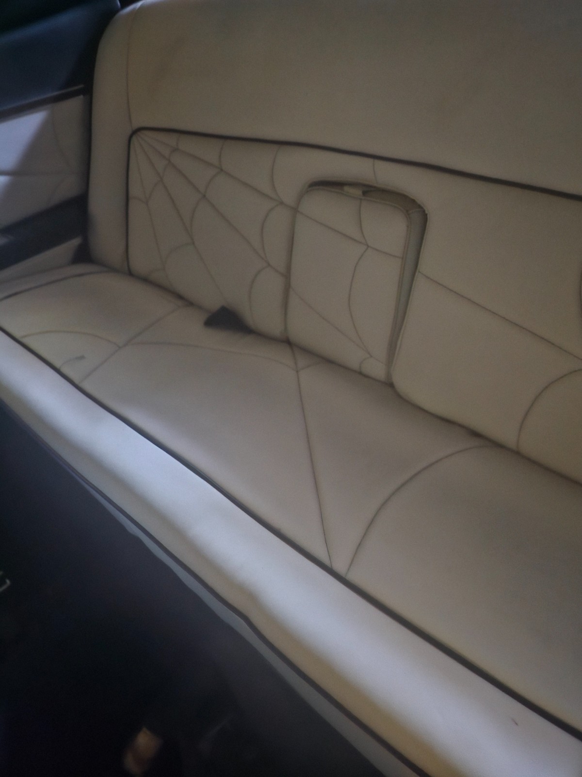 Lincoln-Continental-1969-Sedan-4