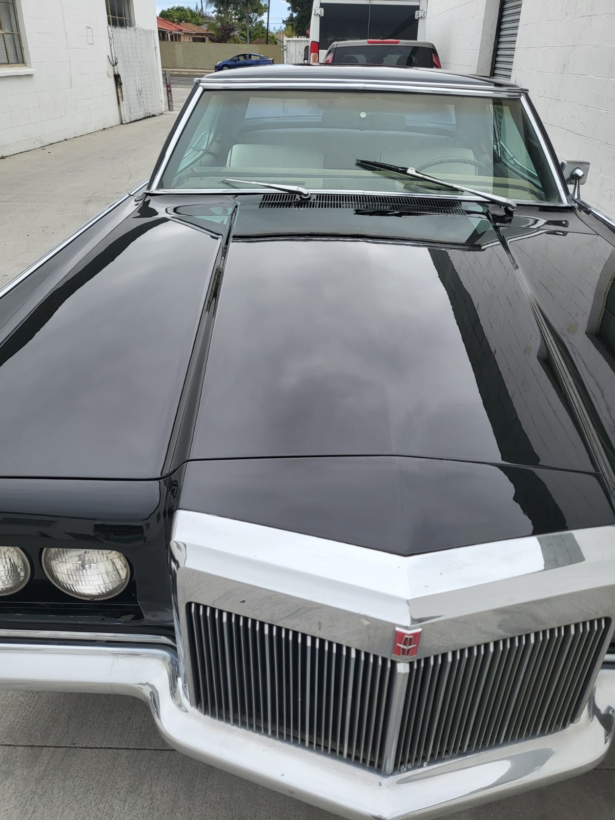 Lincoln-Continental-1969-Sedan-5