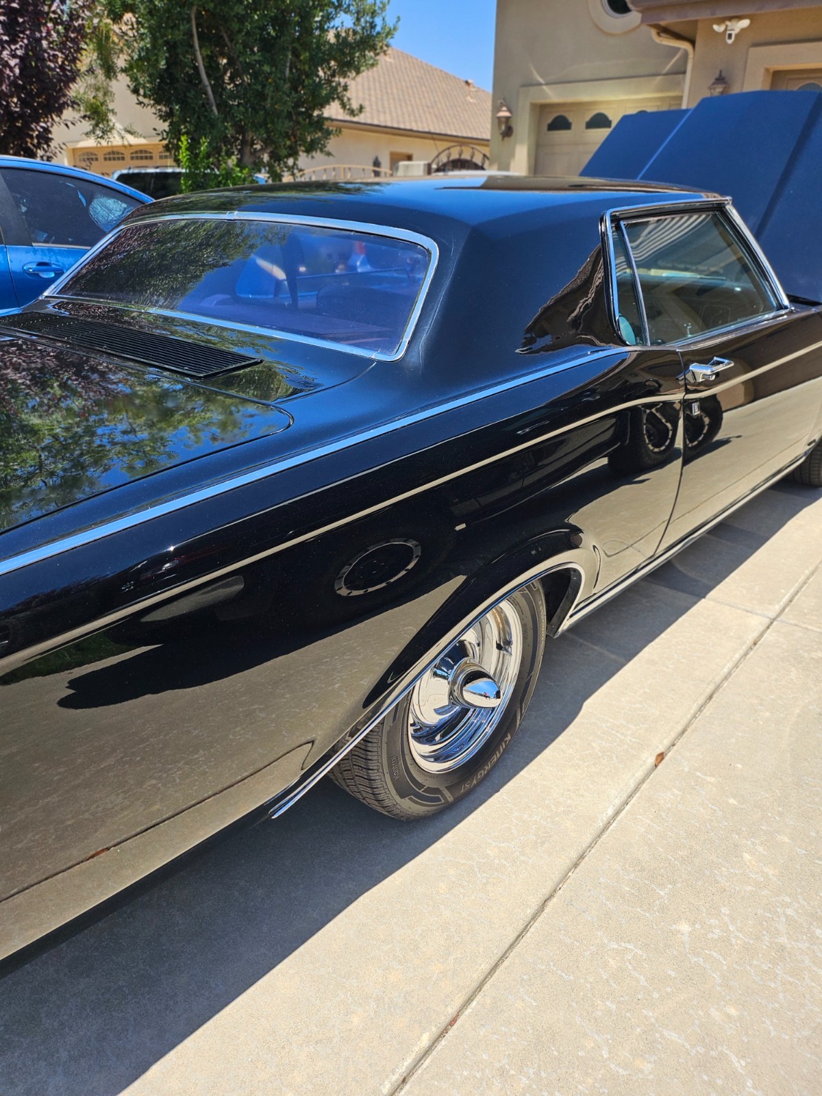 Lincoln-Continental-1969-Sedan-9