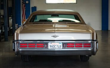 Lincoln-Continental-1970-4-Door-Sedan-17