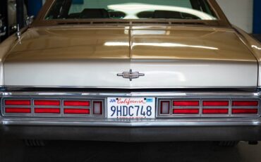 Lincoln-Continental-1970-4-Door-Sedan-19