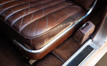 Lincoln-Continental-1970-4-Door-Sedan-29