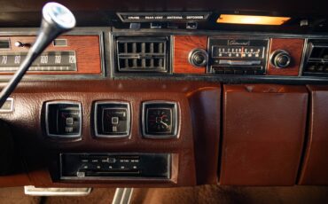 Lincoln-Continental-1970-4-Door-Sedan-36