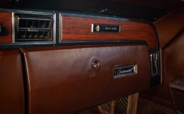 Lincoln-Continental-1970-4-Door-Sedan-37