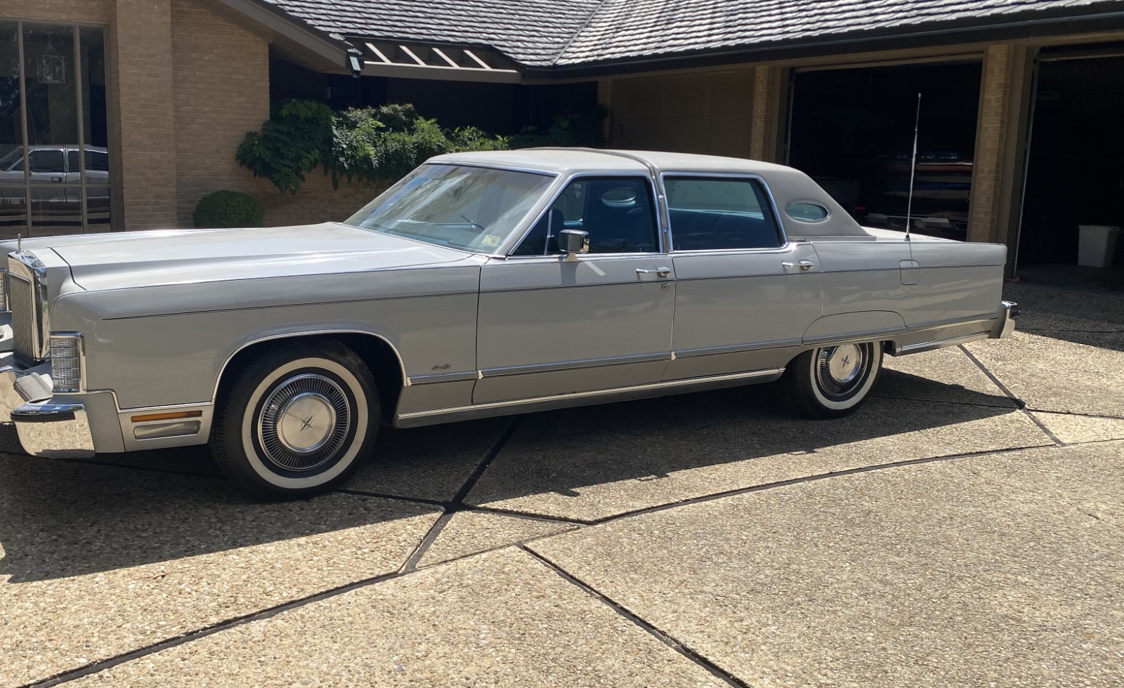 Lincoln Continental 1977 Sedan