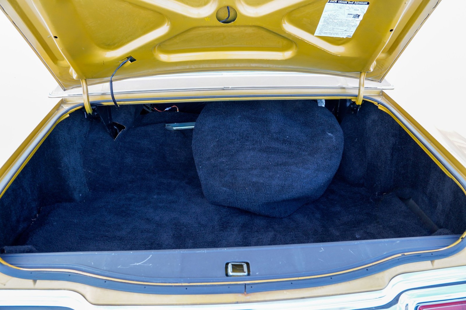 Lincoln-Continental-Mark-IV-1973-Coupe-15