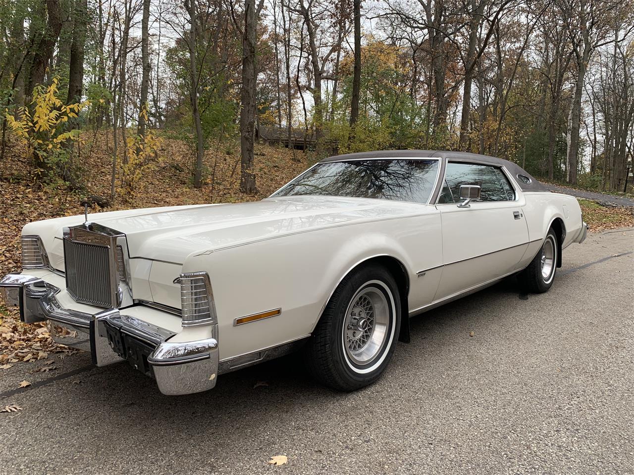 Lincoln-Continental-mark-iv-1974-White-Brownwhite-1