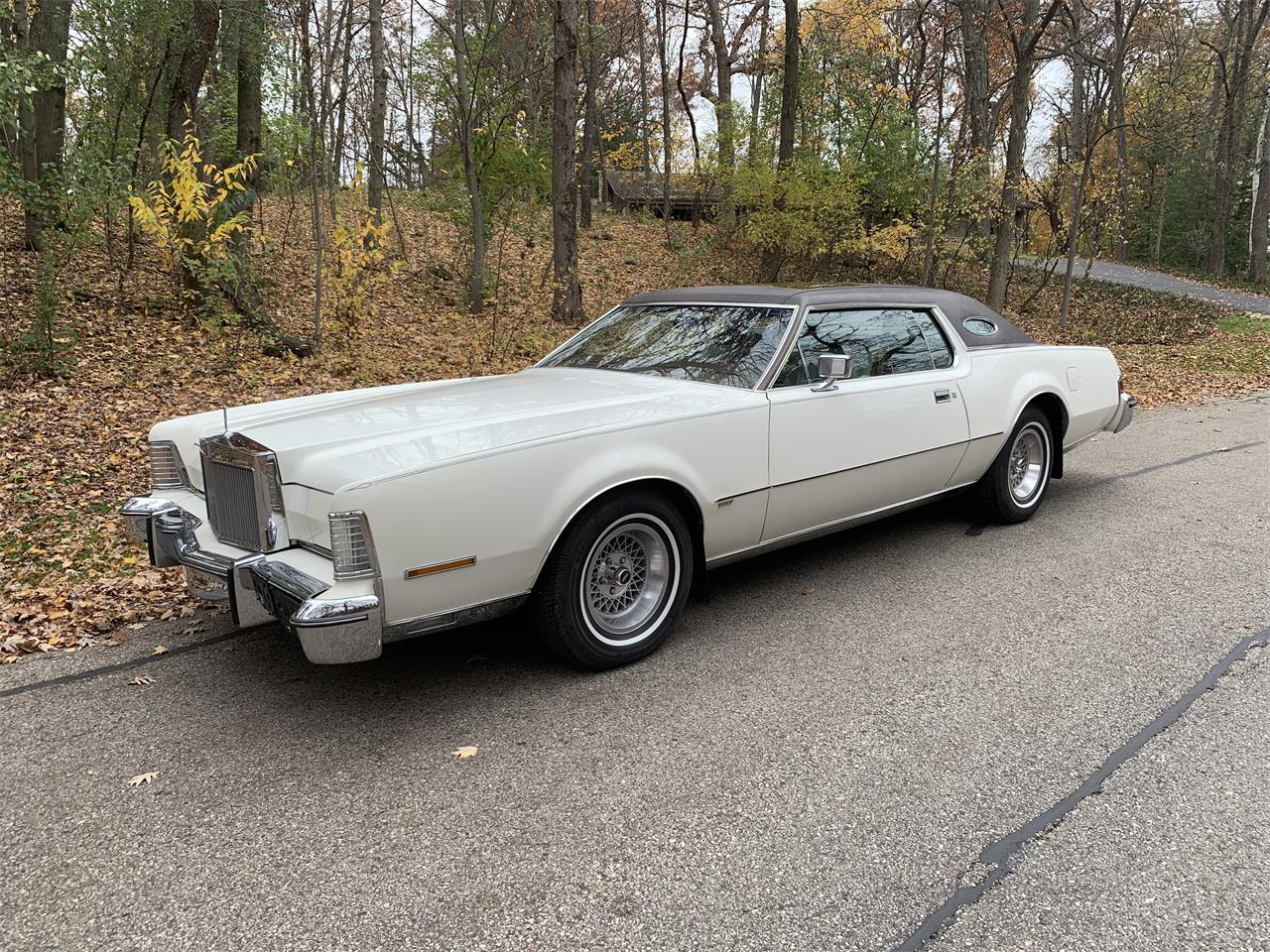 Lincoln-Continental-mark-iv-1974-White-Brownwhite