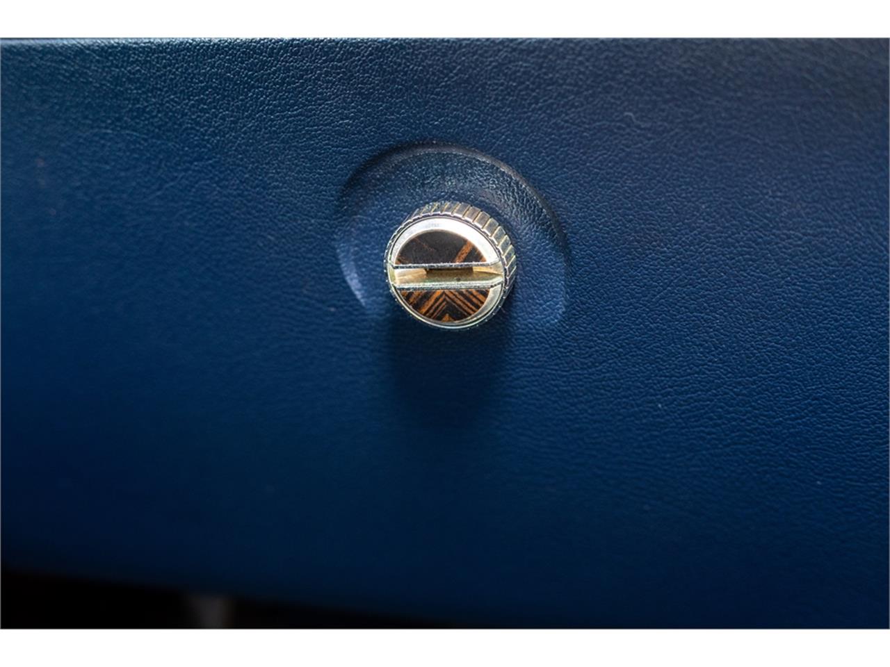 Lincoln-Continental-mark-v-1979-White-Navy-Blue-10