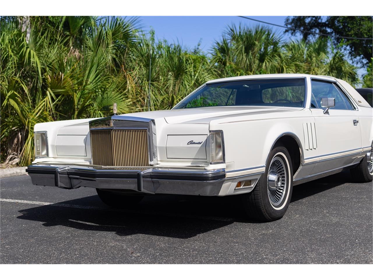 Lincoln-Continental-mark-v-1979-White-Navy-Blue-13
