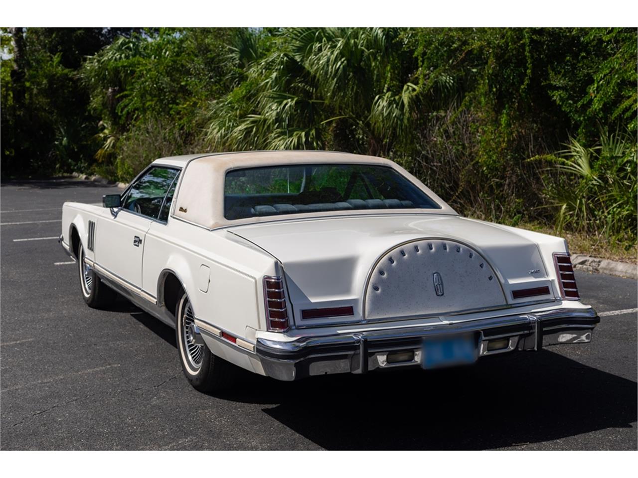 Lincoln-Continental-mark-v-1979-White-Navy-Blue-15
