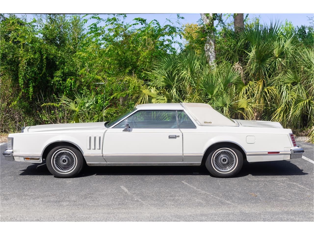 Lincoln-Continental-mark-v-1979-White-Navy-Blue-17